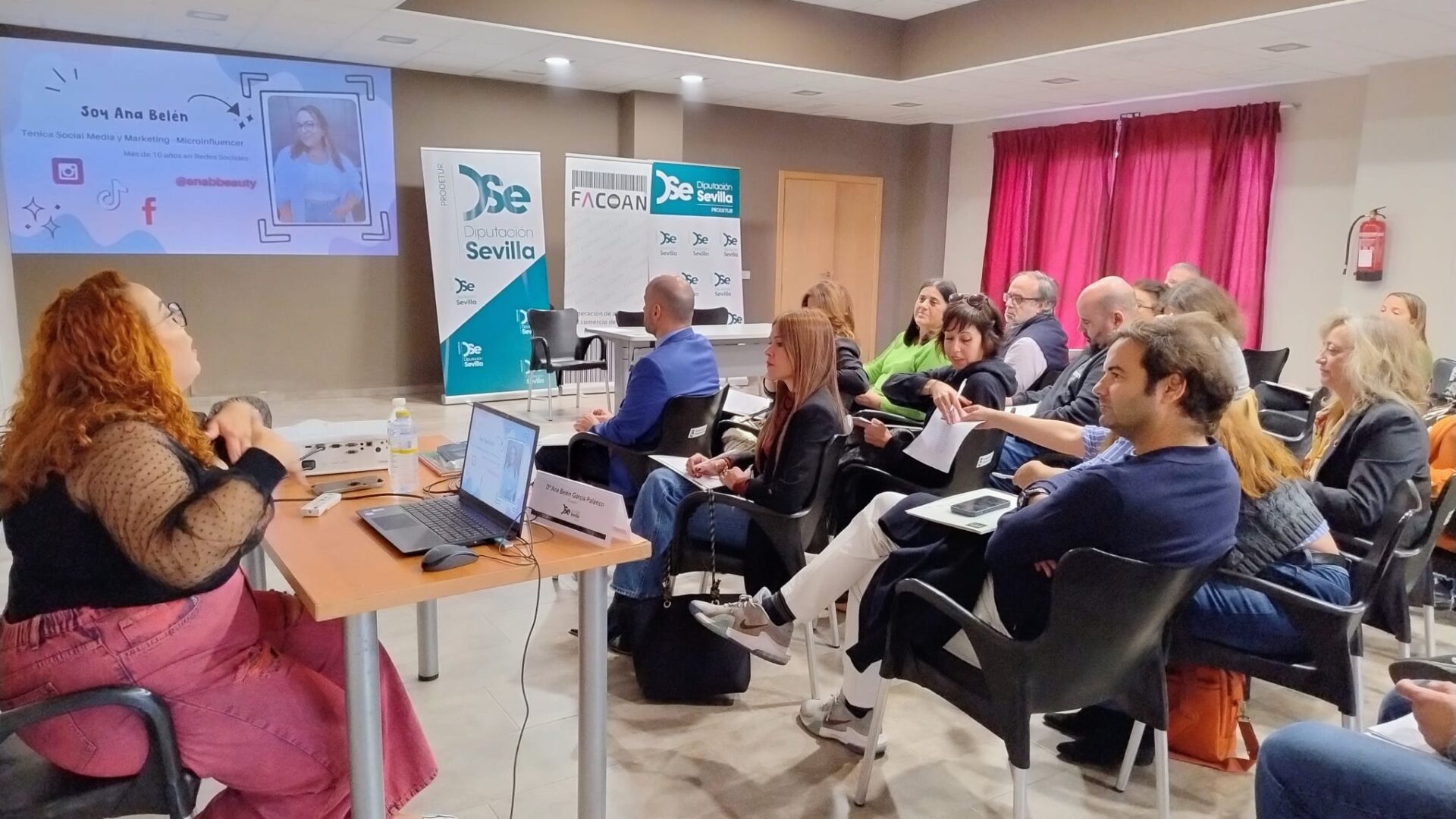 Palomares del Río impulsa la transformación digital en el comercio minorista con un seminario innovador