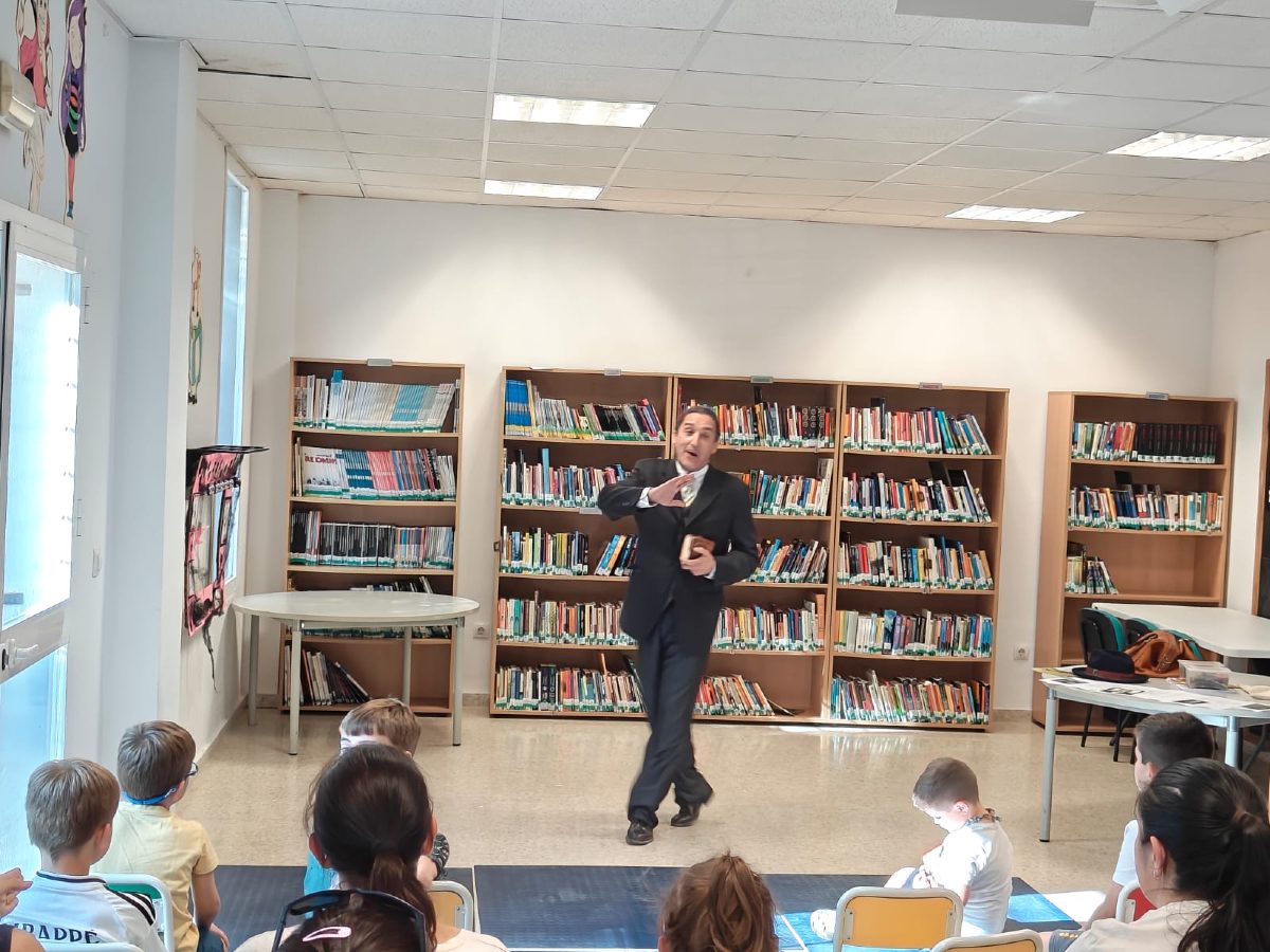 Una tarde mágica entre cuentos y versos en la Biblioteca Municipal