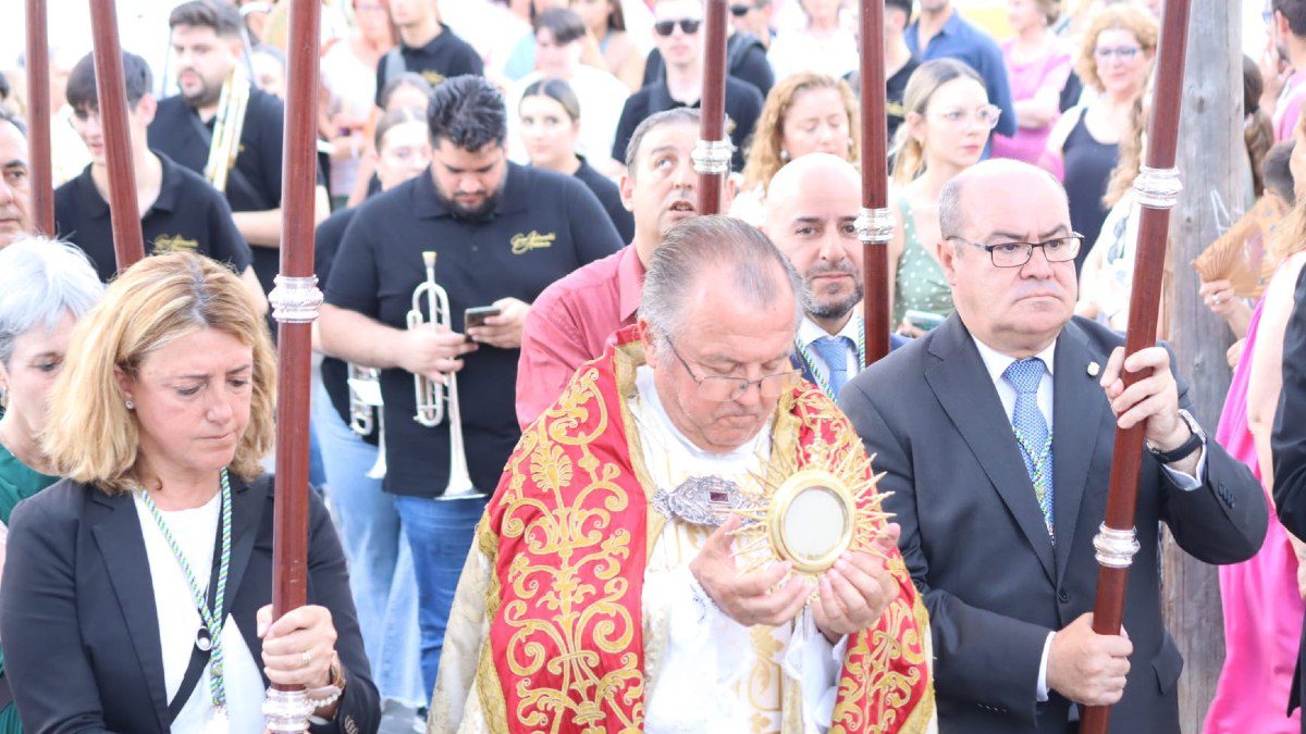 El Corpus Christi llena de fe y tradición las calles de Palomares