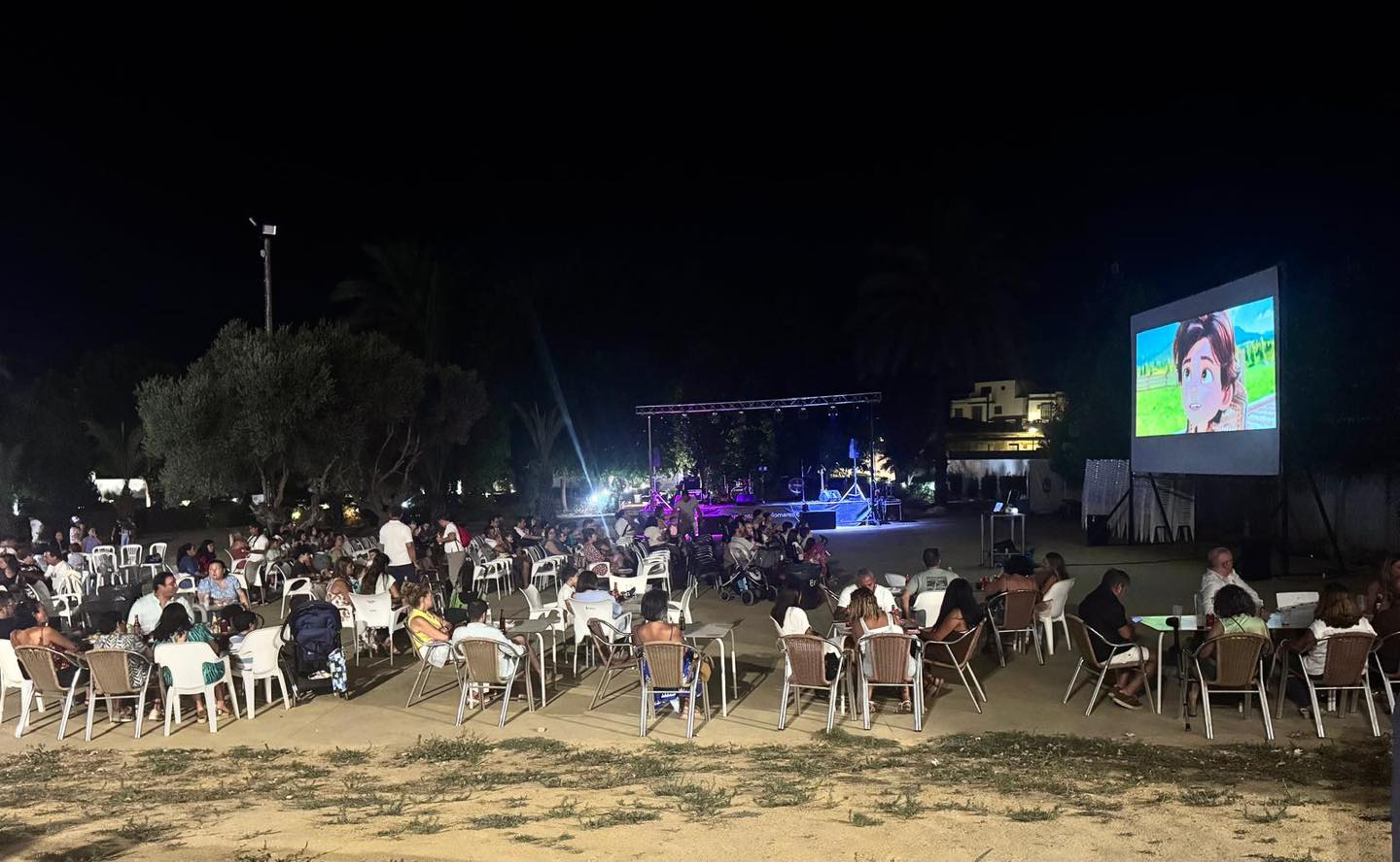 ¡Qué gran noche cultural vivimos anoche en los Baños Árabes de Palomares del Río!