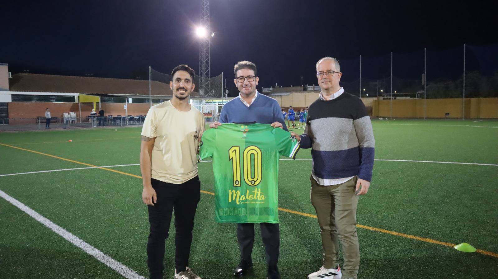 El Ayuntamiento Palomares del Río reafirma su compromiso con el deporte local. Un ejemplo es el apoyo dado al Palomares Club de Fútbol desde el área Palomares Saludable.