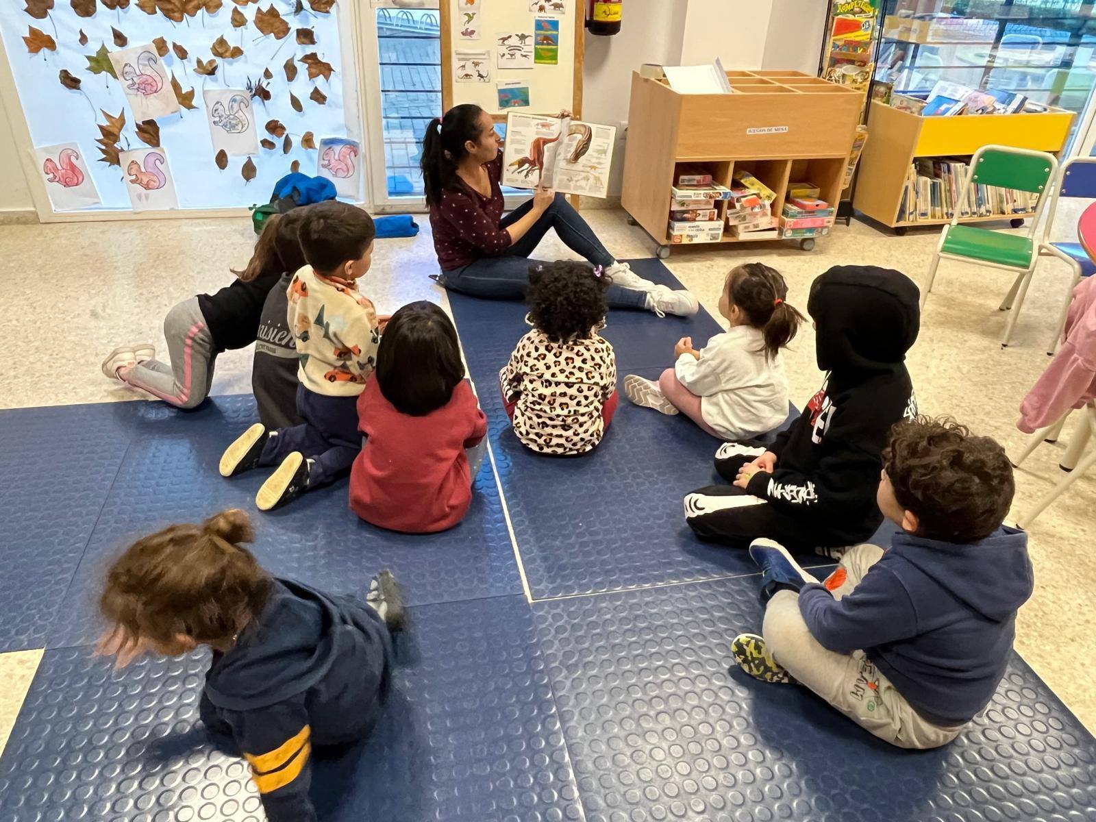 ¡Los dinosaurios llegaron a la Biblioteca de Palomares del Río!