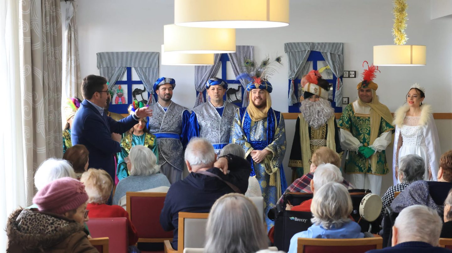 Sus Majestades los Reyes Magos visitan la Residencia Ignacio Gómez Millán